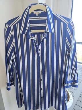 Blue and White Vertical Stripe Ladies Button-Up Tunic. Size Small. 100%cotton.
